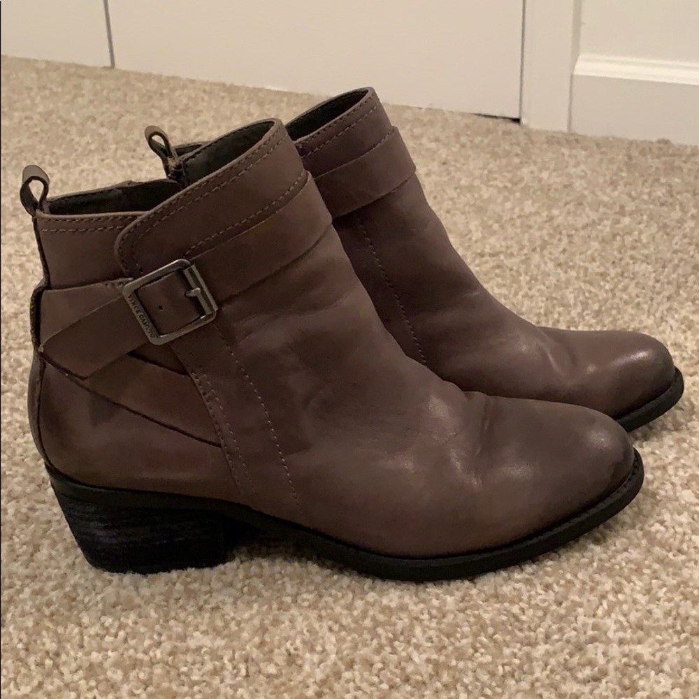 Vince Camuto VP Beamer gray leather boots